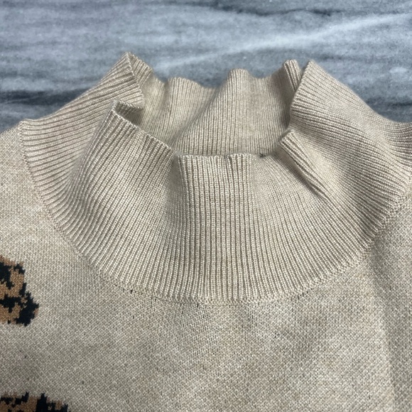 Women’s Entro Beige Cheetah Sweater size large - Picture 10 of 15